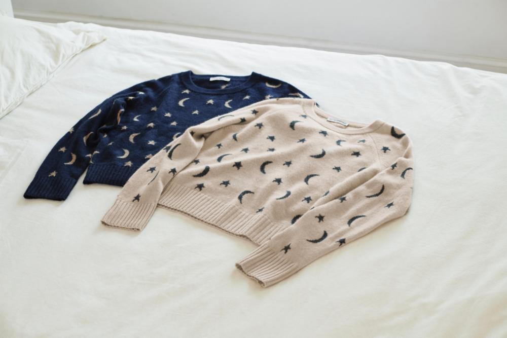 Cashmere New Moon Intarsia Sweatshirt in Deep Navy/Camel